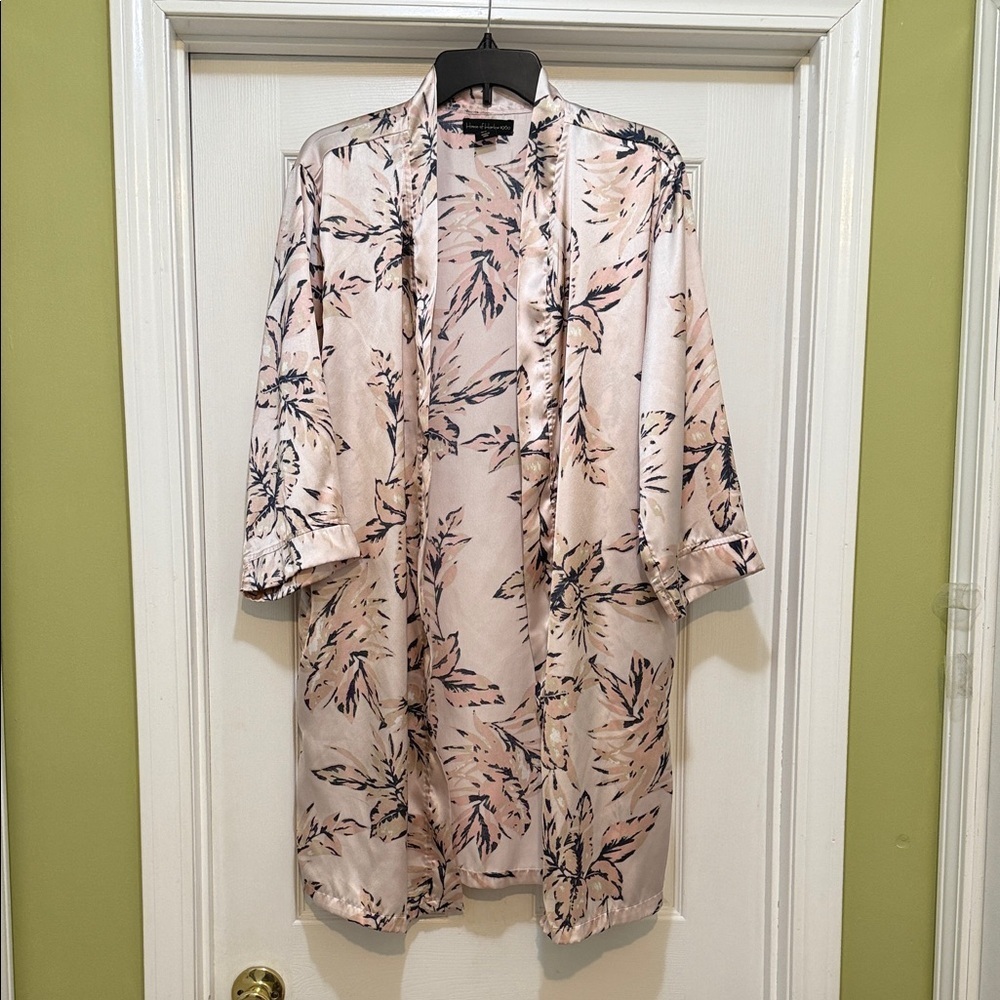 House of Harlow 1960 Floral Satin-Feel Kimono Robe – Size M